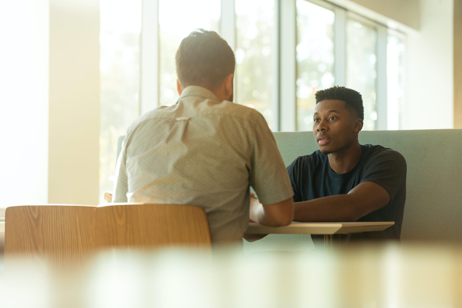 Conflict resolution coach meeting one-on-one with an employee